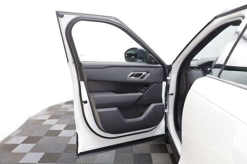 2026 Land Rover Range Rover Velar Dynamic SE