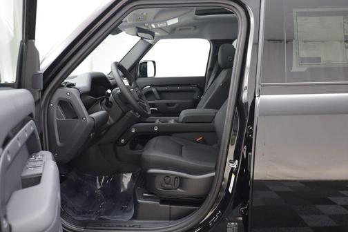 Santorini Black Metallic 2026 Land Rover Defender S