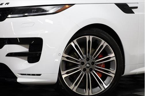 2025 Land Rover Range Rover Sport SE