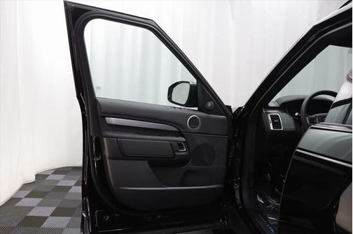 2025 Land Rover Discovery P300 Dynamic SE
