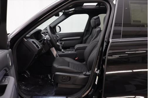 2025 Land Rover Discovery P300 Dynamic SE
