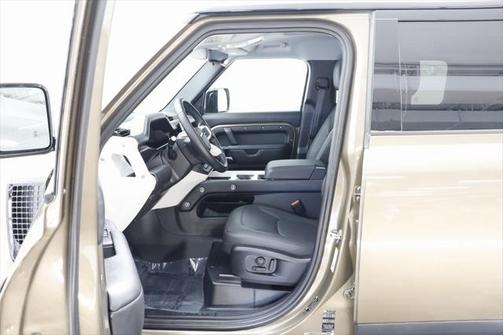 2025 Land Rover Defender 110 P300