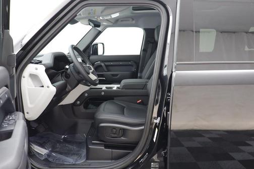 2025 Land Rover Defender 110 P300