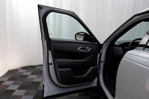 2026 Land Rover Range Rover Velar P250 SE R-Dynamic