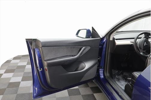 2022 Tesla Model Y Long Range Dual Motor All-Wheel Drive