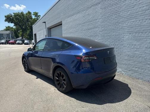 2022 Tesla Model Y Long Range Dual Motor All-Wheel Drive