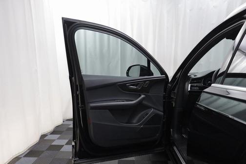 2023 Audi Q7 55 Premium Plus