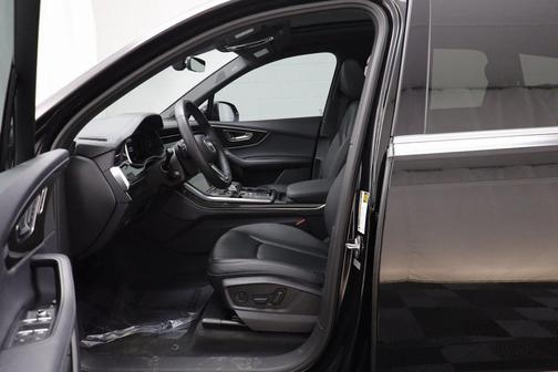 2023 Audi Q7 55 Premium Plus