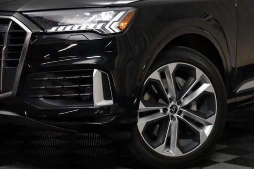 2023 Audi Q7 55 Premium Plus