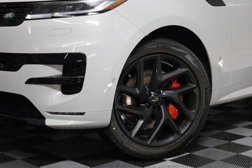 2026 Land Rover Range Rover Sport SE