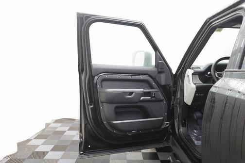 2025 Land Rover Defender 110 P400 X-Dynamic SE