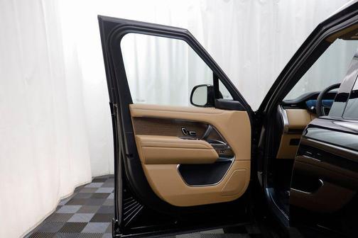 2026 Land Rover Range Rover P530 SE 7 Seat