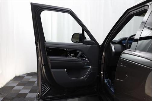 2025 Land Rover Range Rover P530 SE
