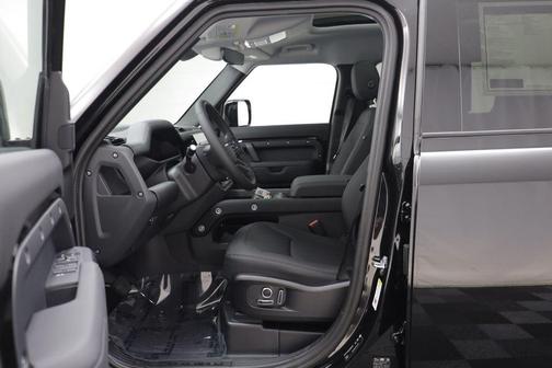 Santorini Black Metallic 2026 Land Rover Defender S