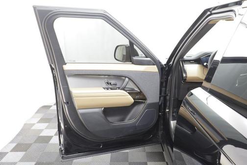Santorini Black Metallic 2024 Land Rover Range Rover Sport SE