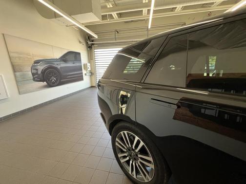 2023 Land Rover Range Rover P530 SE