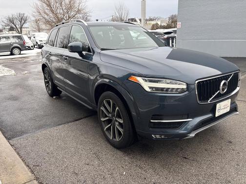 2018 Volvo XC90 T5 Momentum