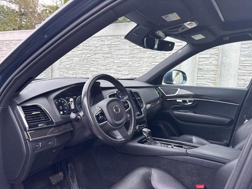 2018 Volvo XC90 T5 Momentum