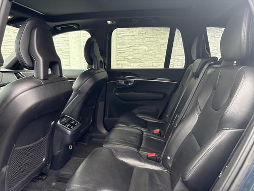 2018 Volvo XC90 T5 Momentum