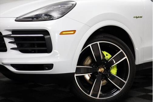 2022 Porsche Cayenne Platinum Edition