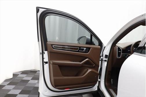 2022 Porsche Cayenne Platinum Edition