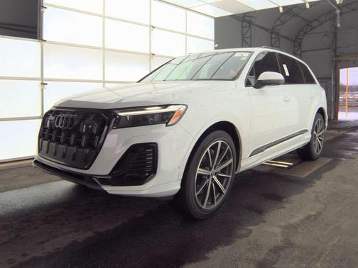 2025 Audi Q7 45 Premium Plus