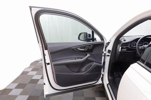 2025 Audi Q7 45 Premium Plus