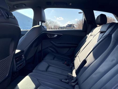 2025 Audi Q7 45 Premium Plus