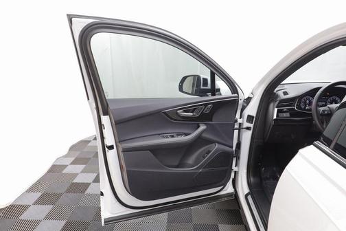 2025 Audi Q7 45 Premium Plus