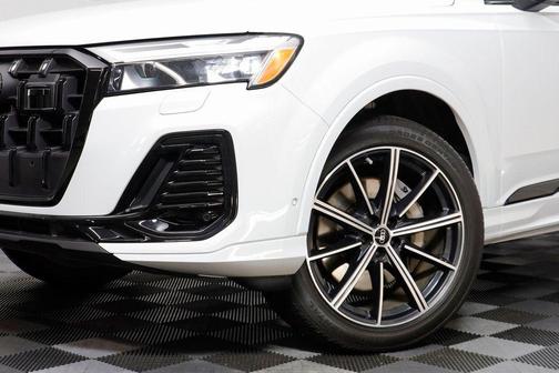 2025 Audi Q7 45 Premium Plus