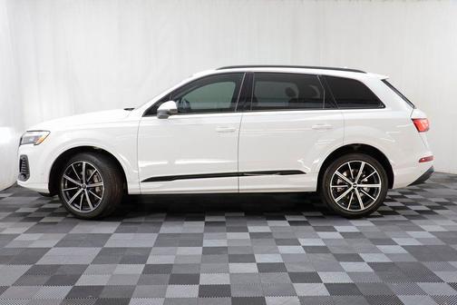 2025 Audi Q7 45 Premium Plus