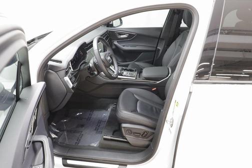 2025 Audi Q7 45 Premium Plus