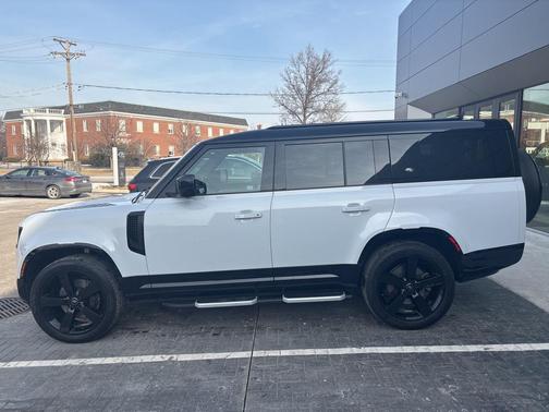 2023 Land Rover Defender 130 X-Dynamic SE