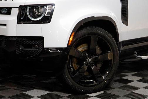 2023 Land Rover Defender 130 X-Dynamic SE