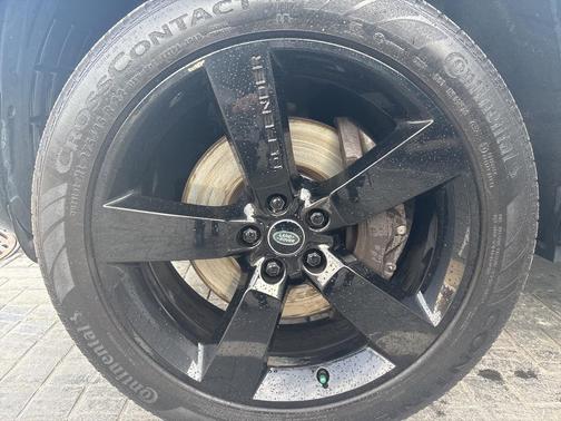 2023 Land Rover Defender 130 X-Dynamic SE