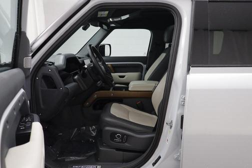 2023 Land Rover Defender 130 X-Dynamic SE