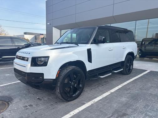 2023 Land Rover Defender 130 X-Dynamic SE
