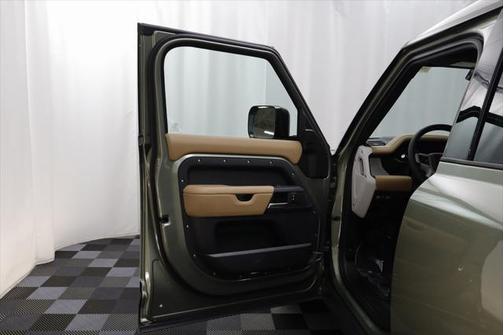 2025 Land Rover Defender S