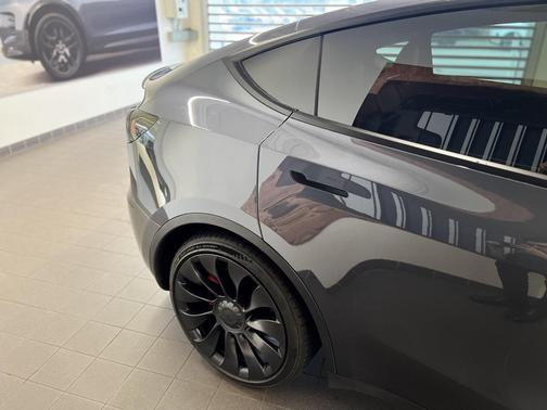 2022 Tesla Model Y Performance Dual Motor All-Wheel Drive