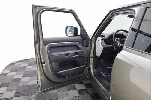 2025 Land Rover Defender S