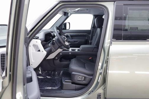 2025 Land Rover Defender 130 P400 S