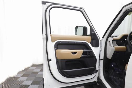 2025 Land Rover Defender 110 P300