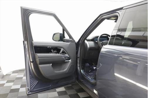 2025 Land Rover Range Rover P530 SE 7 Seat
