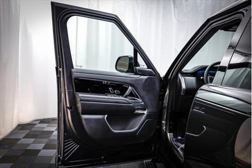 2025 Land Rover Range Rover P530 SE