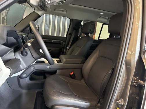 2025 Land Rover Defender 110 P400 X-Dynamic SE