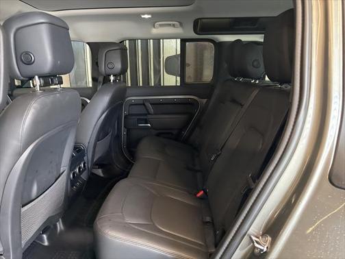 2025 Land Rover Defender 110 P400 X-Dynamic SE