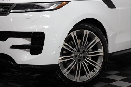 2025 Land Rover Range Rover Sport SE