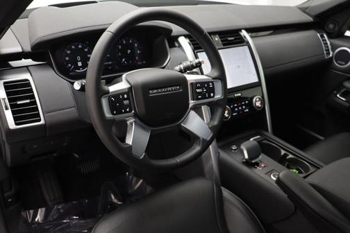 2025 Land Rover Discovery P300 S