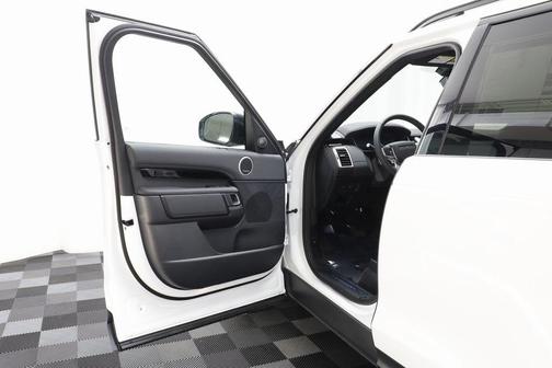 Fuji White 2025 Land Rover Discovery P300 S