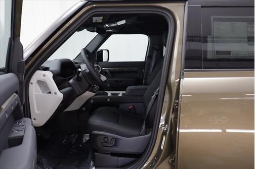 2025 Land Rover Defender X-Dynamic SE